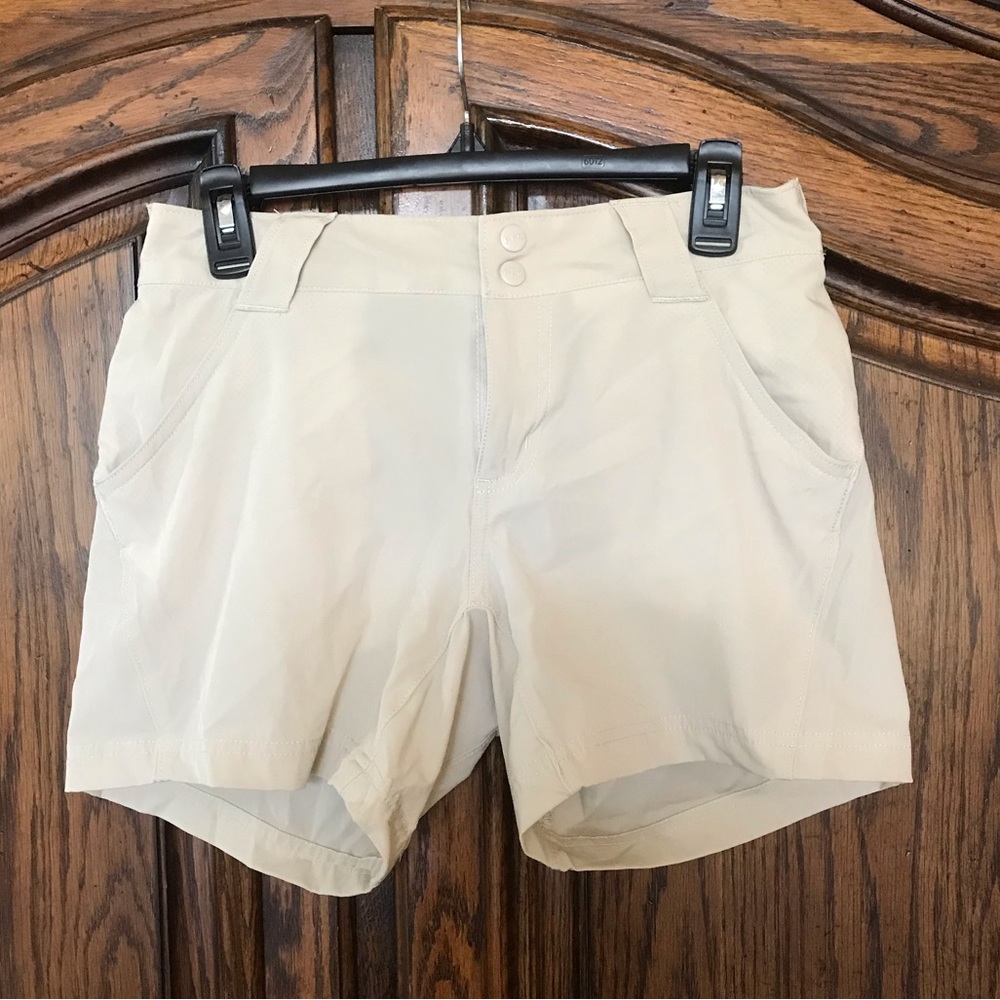 Columbia Women’s PFG Khaki Shorts Size 4